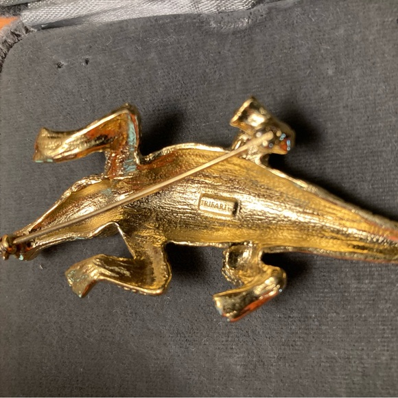 Gator π VINTAGE Figurine Brooch Pin Trifari University of Florida alligaβ¦ - Picture 7 of 8